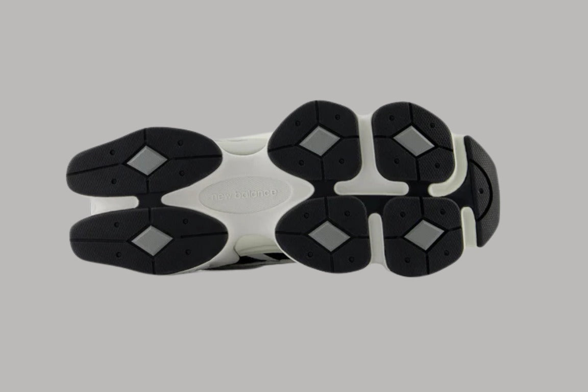 NB BLack & White 9060